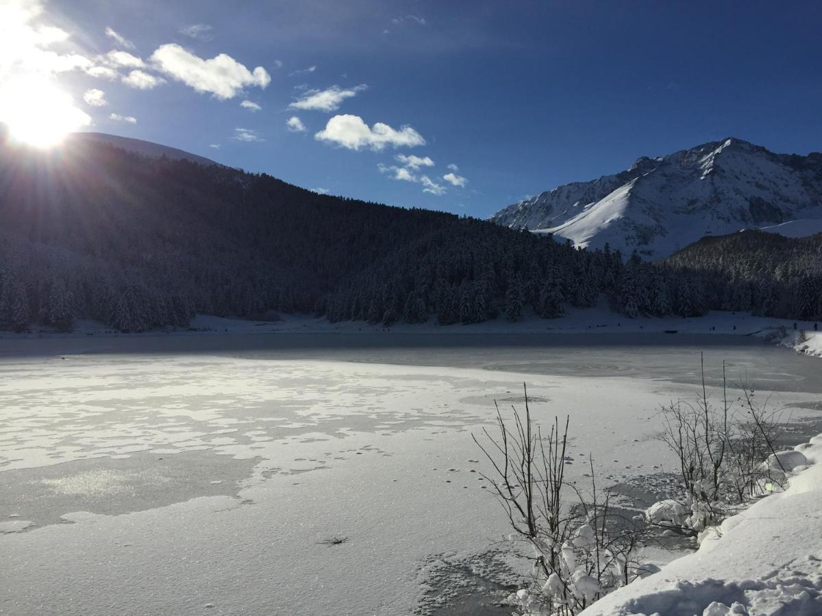 Gite Chaleureux Au Lac De Payolle Campan Exteriér fotografie